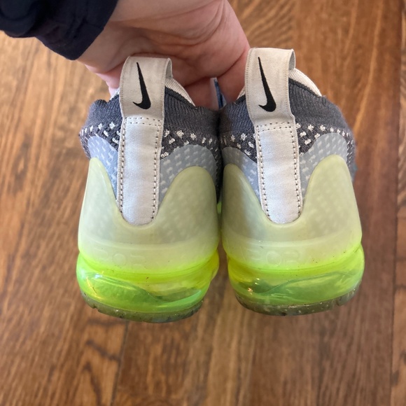 Nike Vapormax size 4.5 (women’s 6 equivalent) - Picture 3 of 5